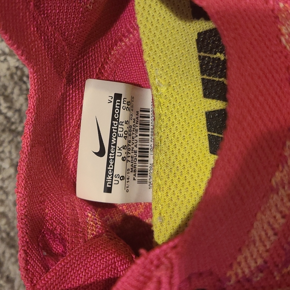 Pink Nikes - Picture 3 of 4